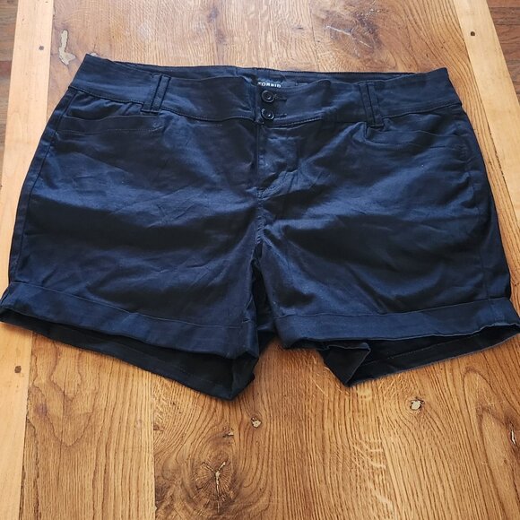 torrid Pants - Cuffed Twill S horts Deep Black
